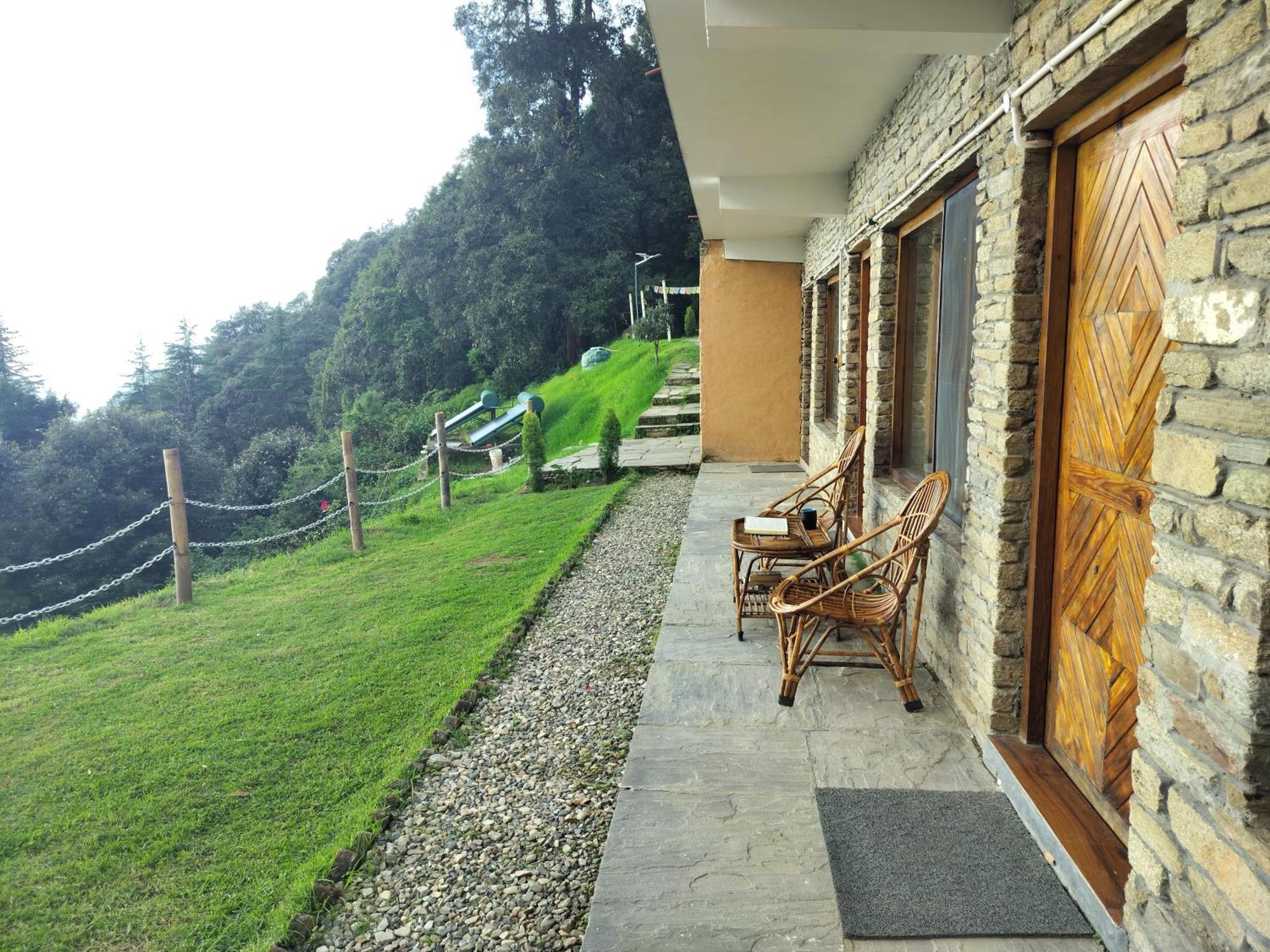 Simba Jungle Lodge, Binsar Wildlife Sanctuary Exteriör bild